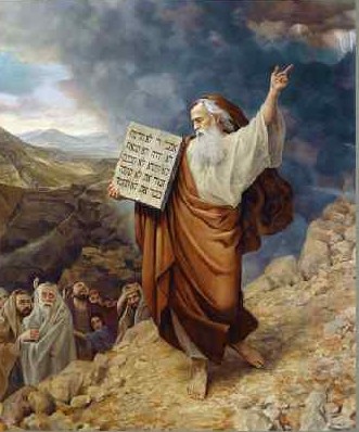 Моисей показывает евреям скрижали с 10 заповедями